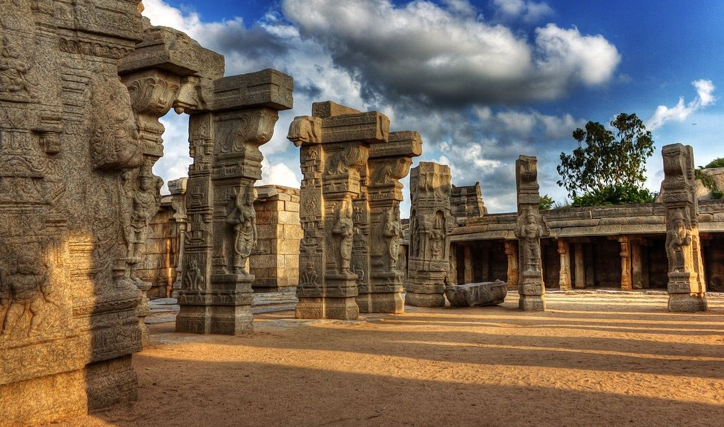 The Hanging Pillar of Veerabhadra Temple: A Stunning Architectural Wonder